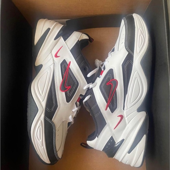 Nike shoes - Picture 1 of 2